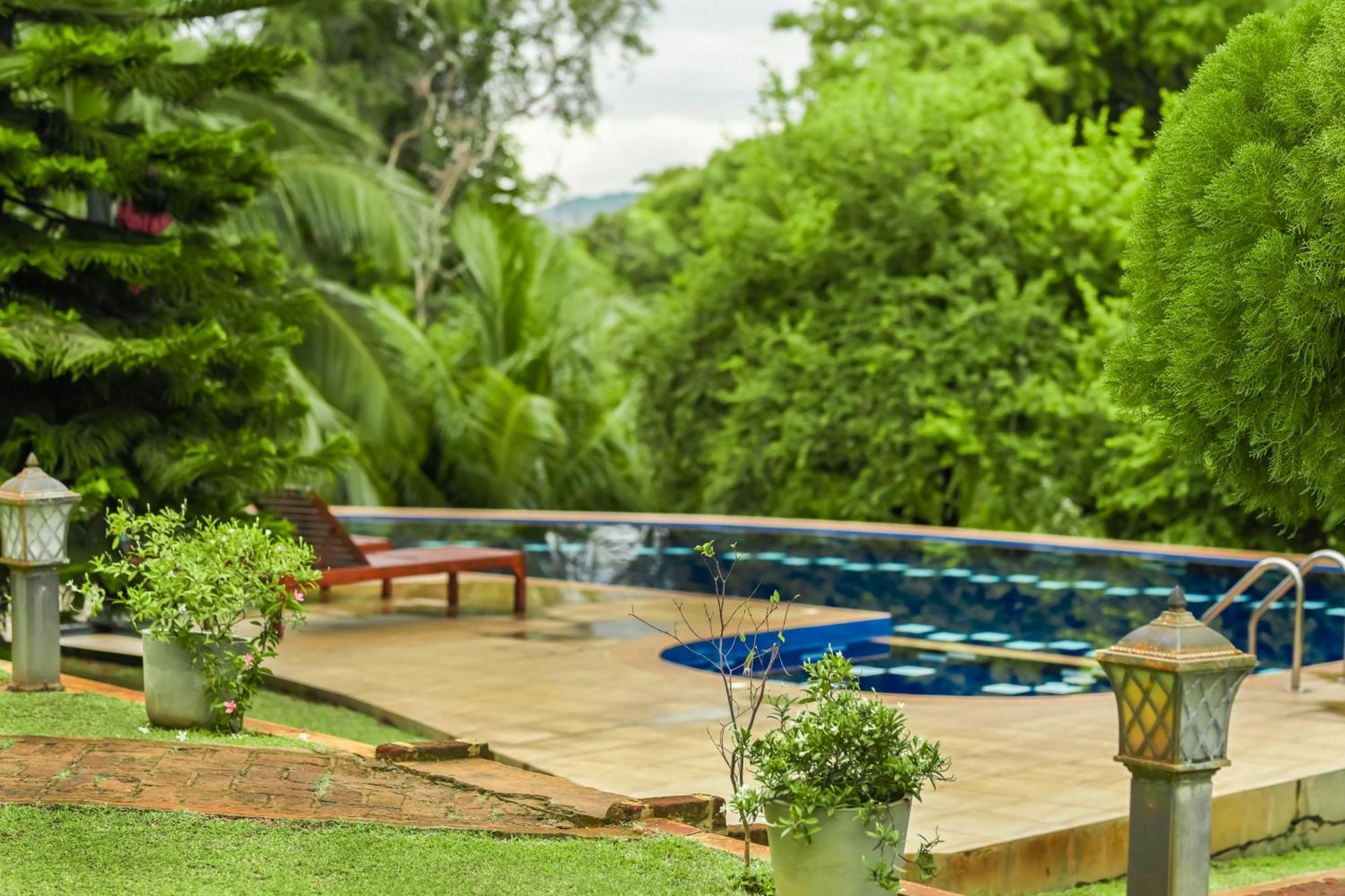 Agbo Hotel Polonnaruwa Exteriör bild