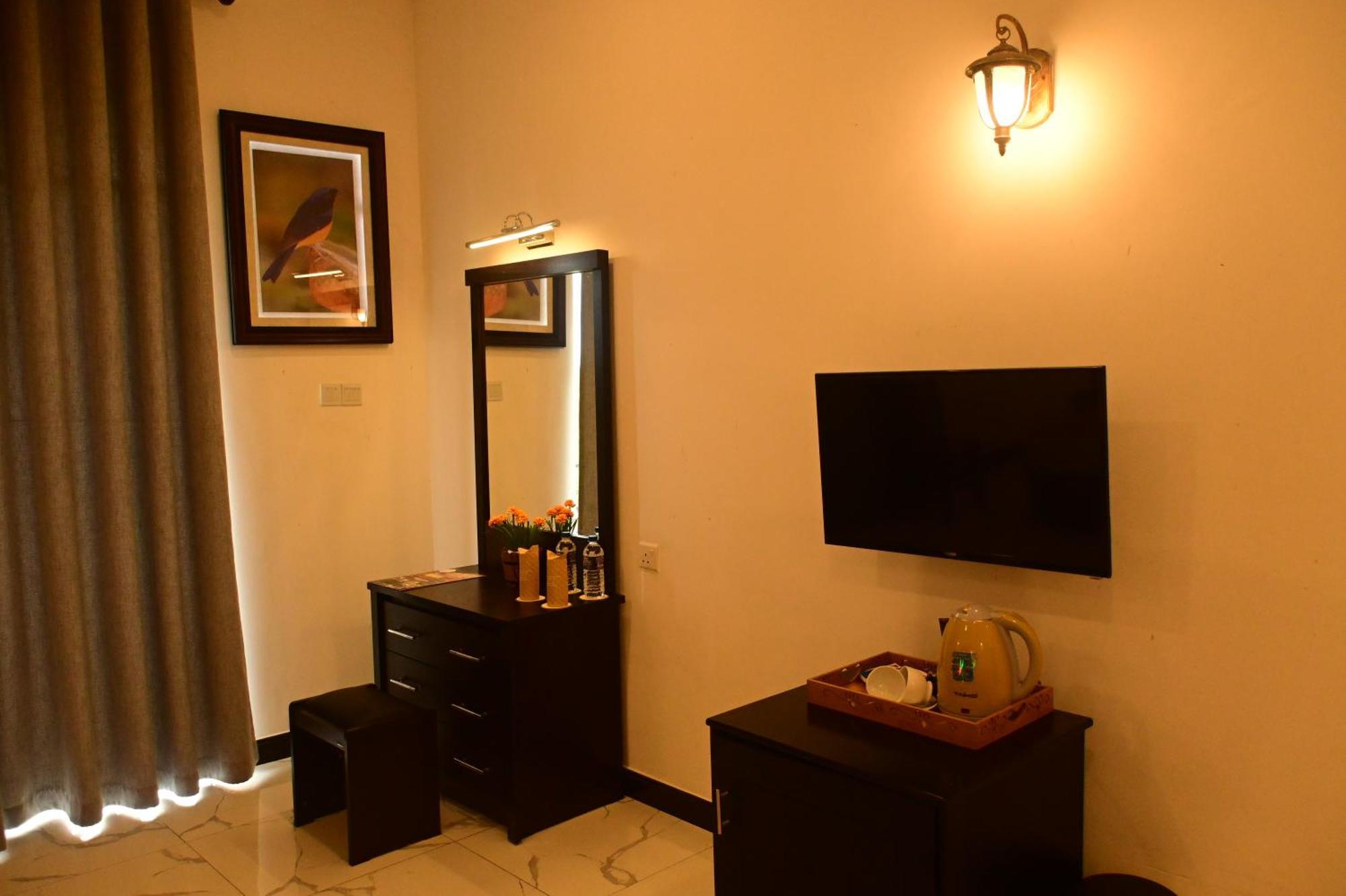 Agbo Hotel Polonnaruwa Exteriör bild