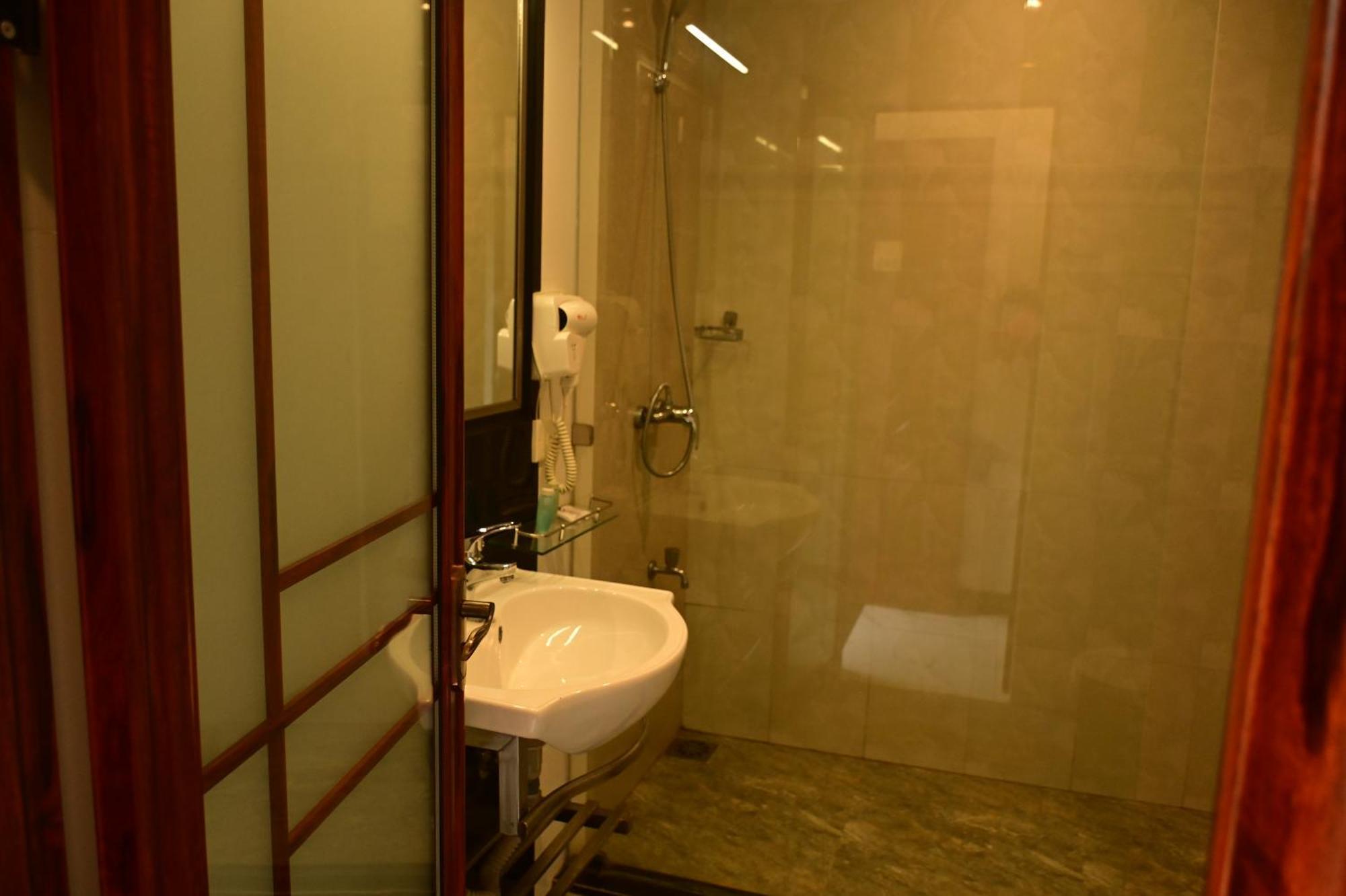 Agbo Hotel Polonnaruwa Exteriör bild