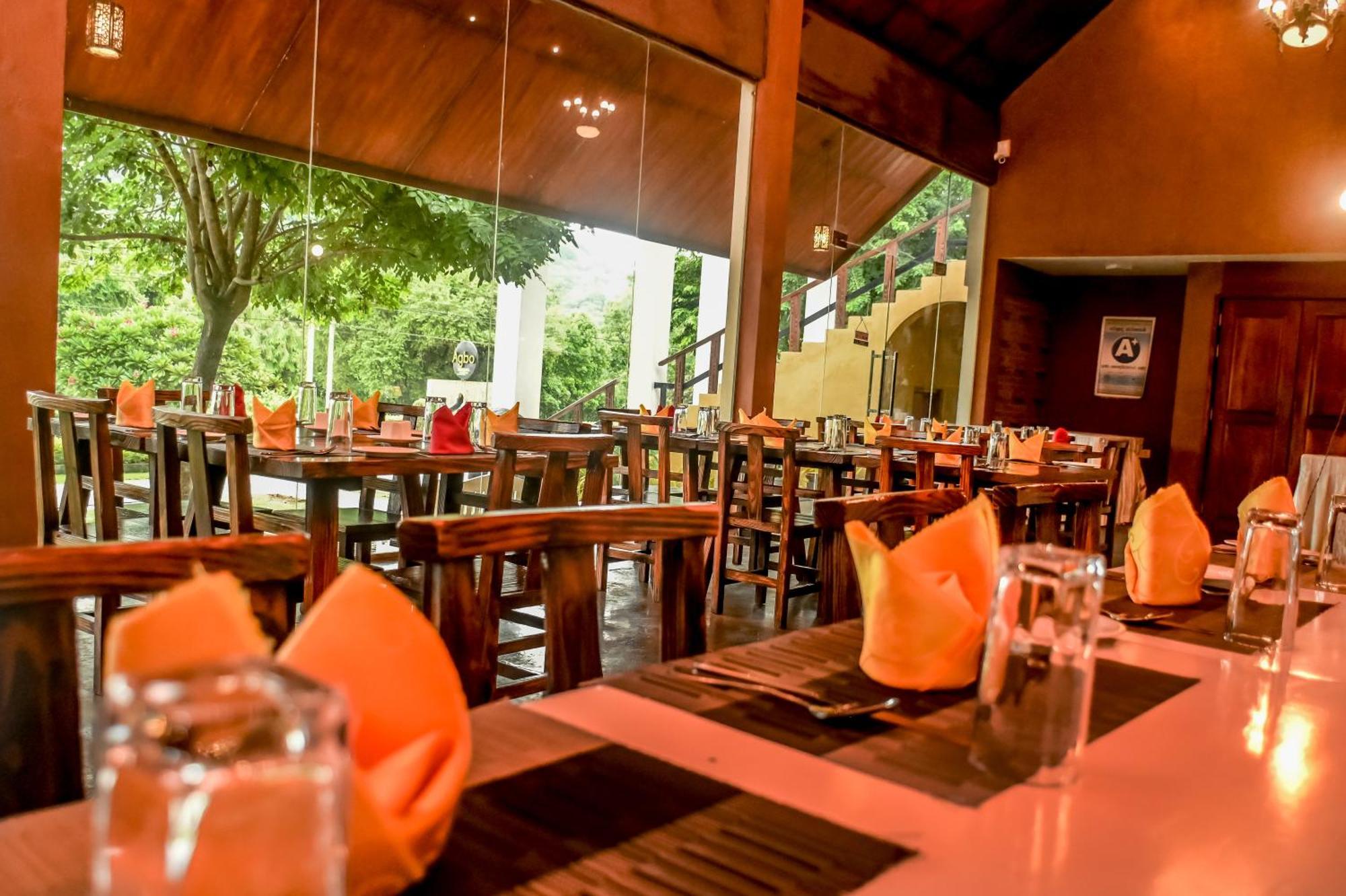 Agbo Hotel Polonnaruwa Exteriör bild