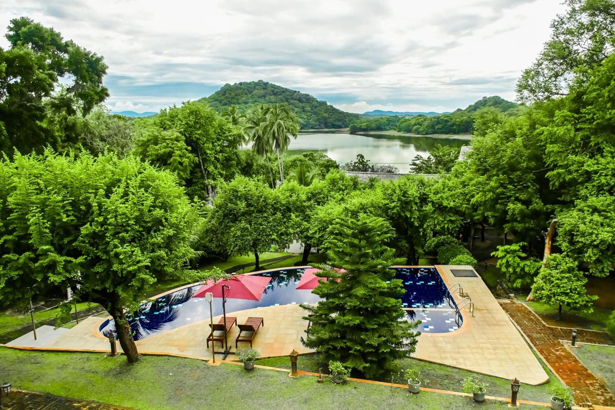 Agbo Hotel Polonnaruwa Exteriör bild