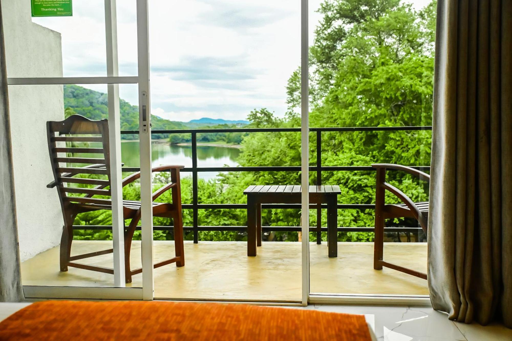 Agbo Hotel Polonnaruwa Exteriör bild