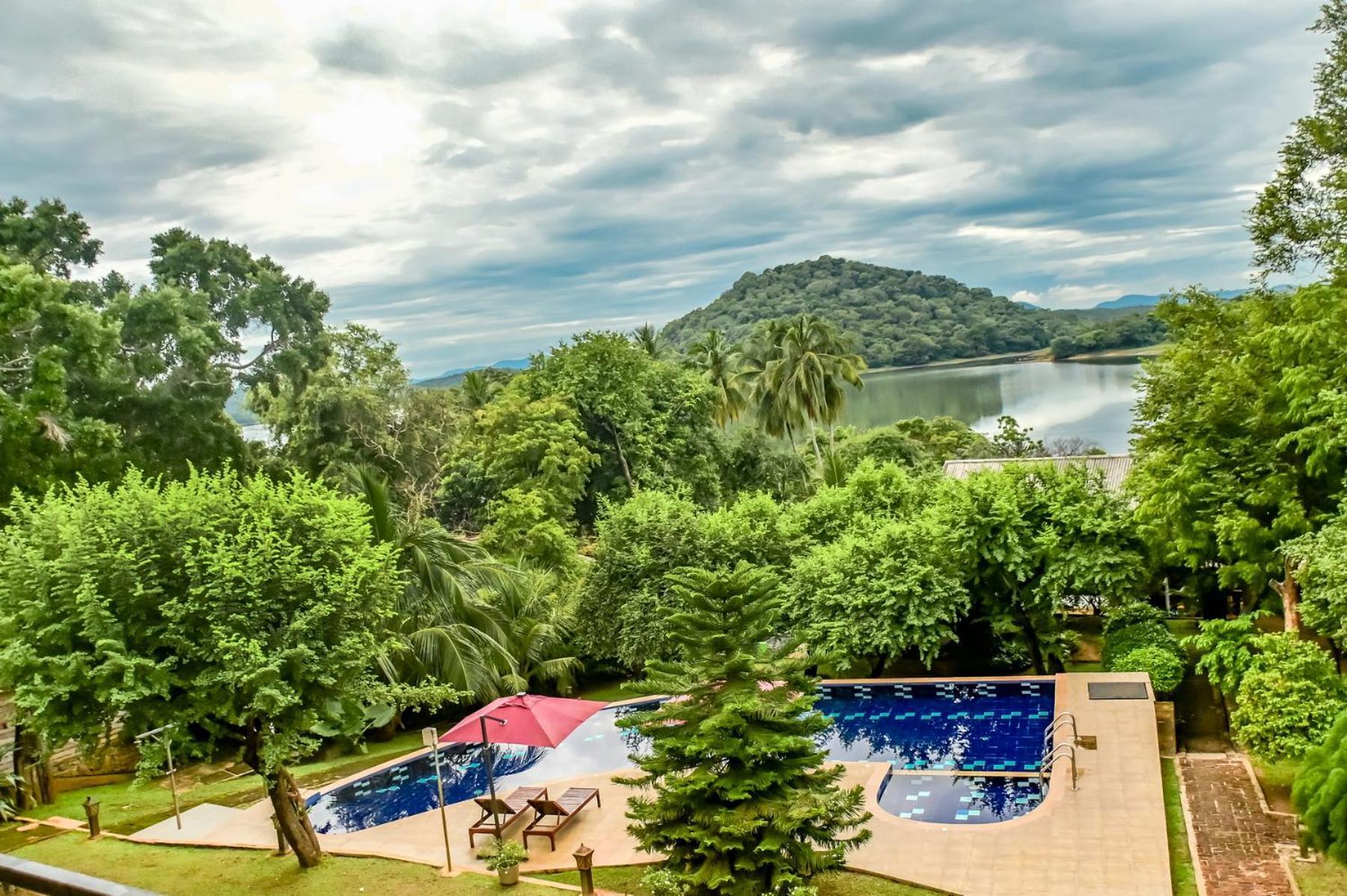 Agbo Hotel Polonnaruwa Exteriör bild