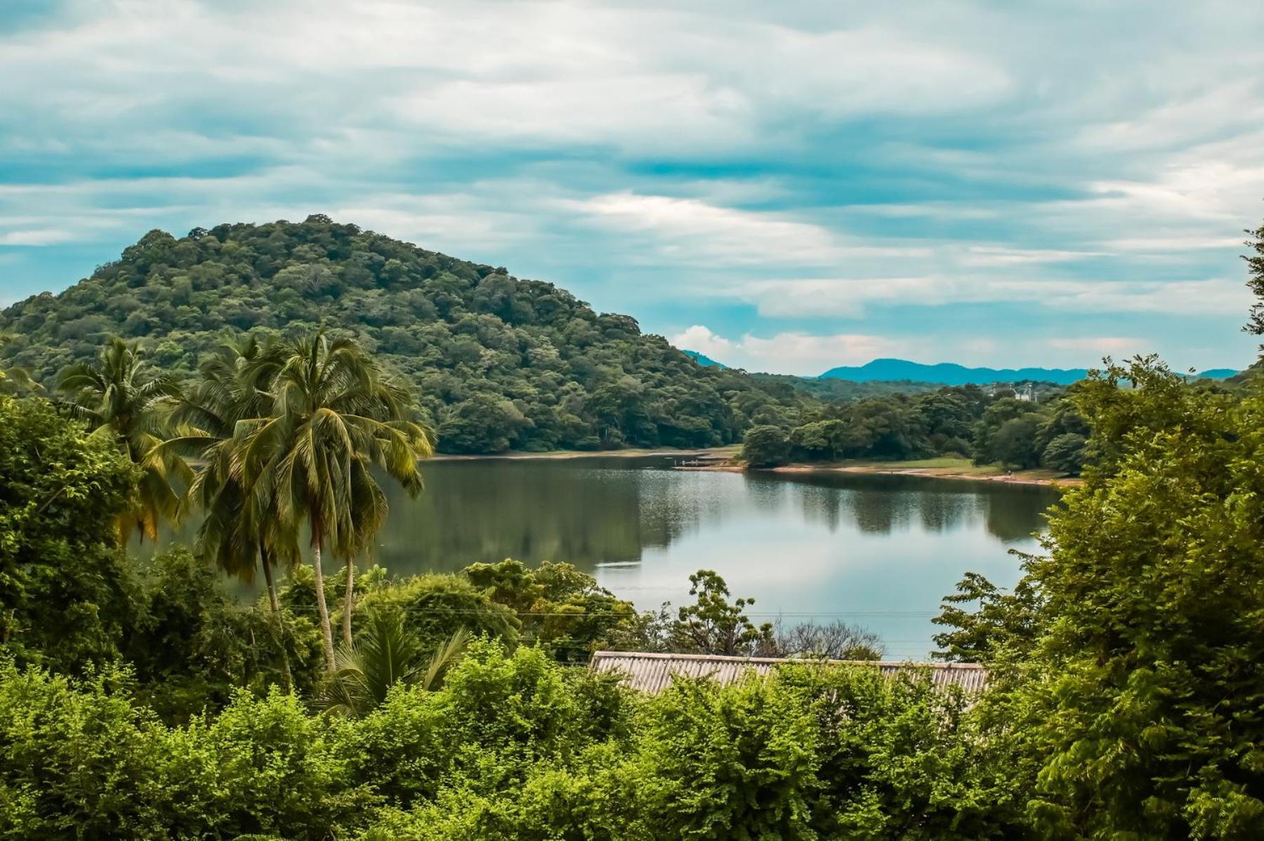 Agbo Hotel Polonnaruwa Exteriör bild