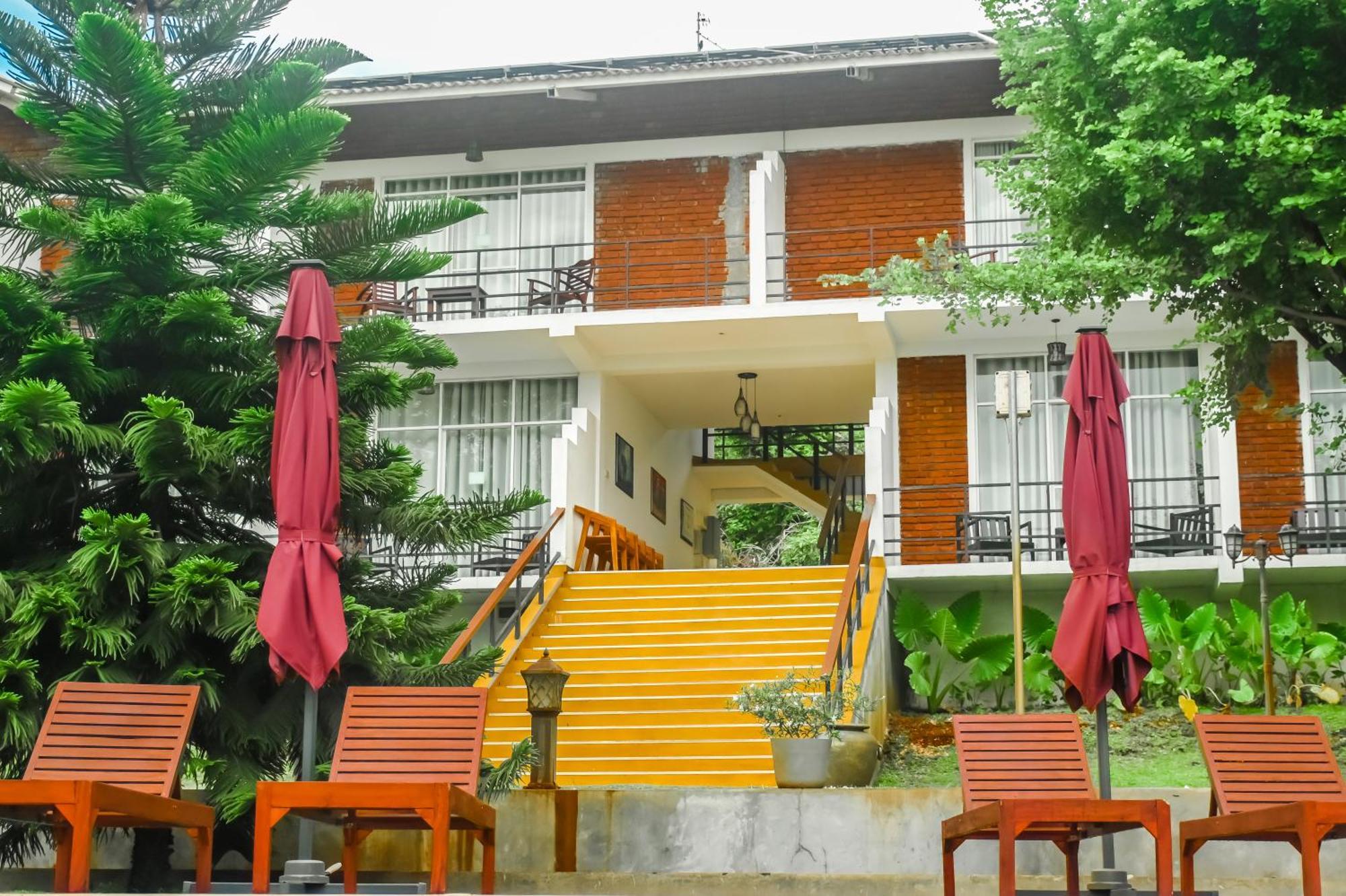 Agbo Hotel Polonnaruwa Exteriör bild