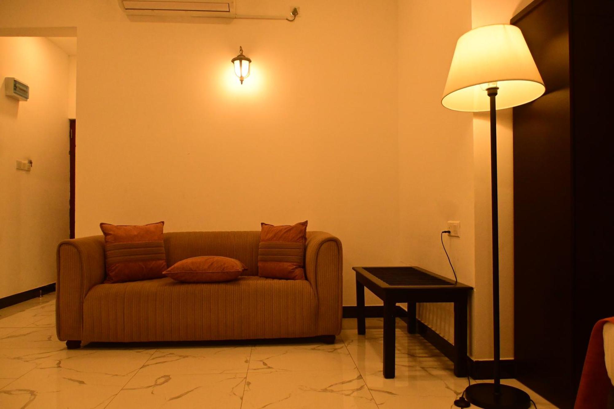 Agbo Hotel Polonnaruwa Exteriör bild