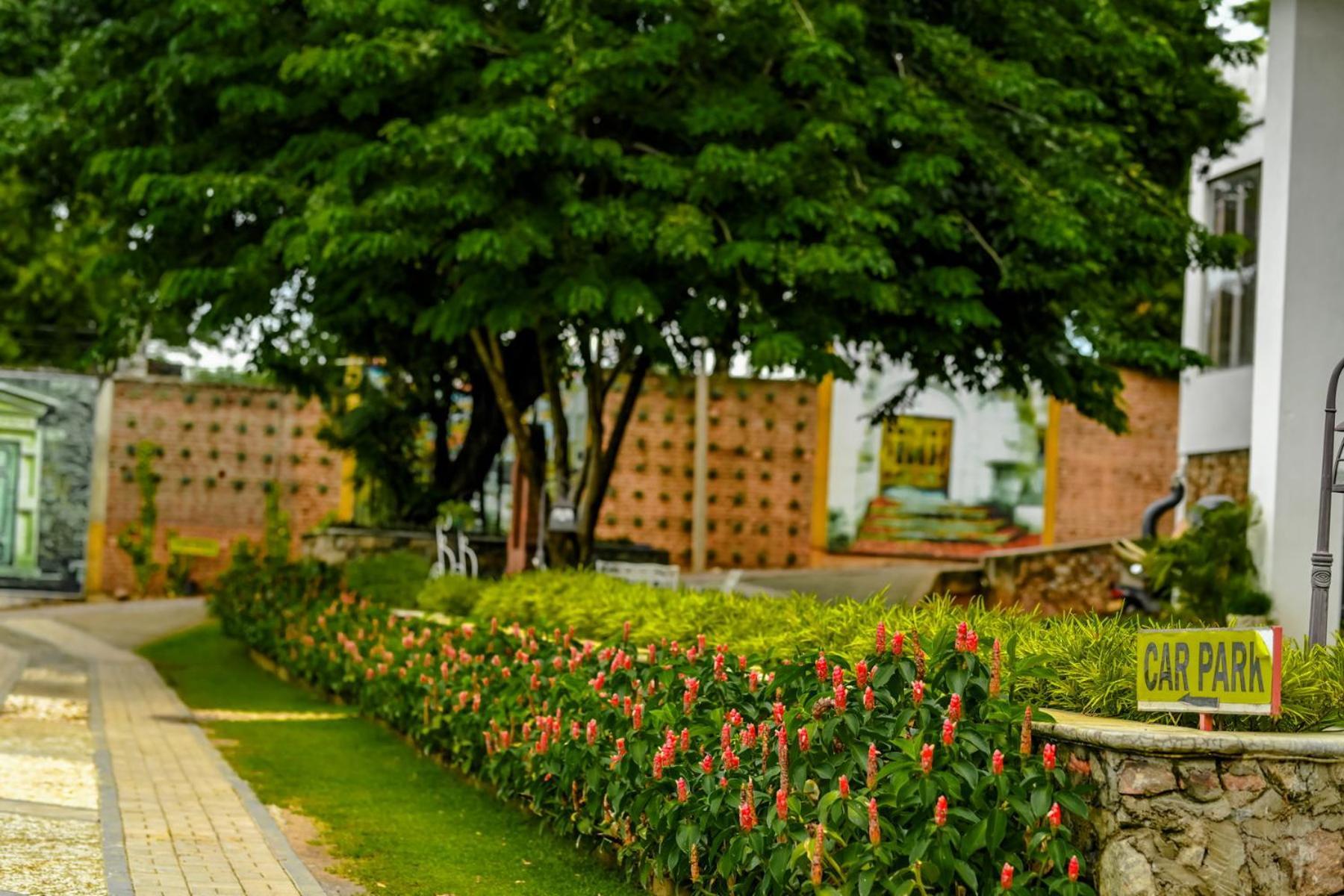 Agbo Hotel Polonnaruwa Exteriör bild