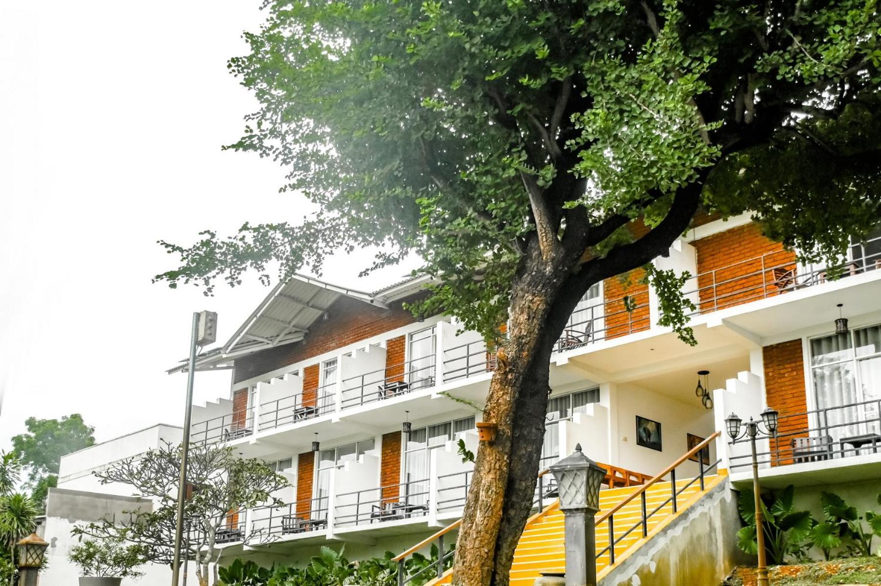 Agbo Hotel Polonnaruwa Exteriör bild