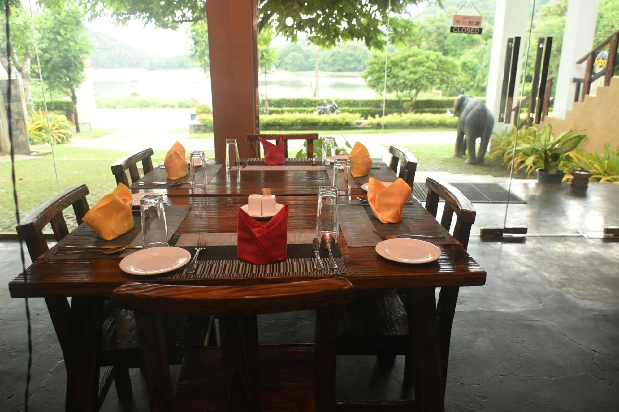 Agbo Hotel Polonnaruwa Exteriör bild