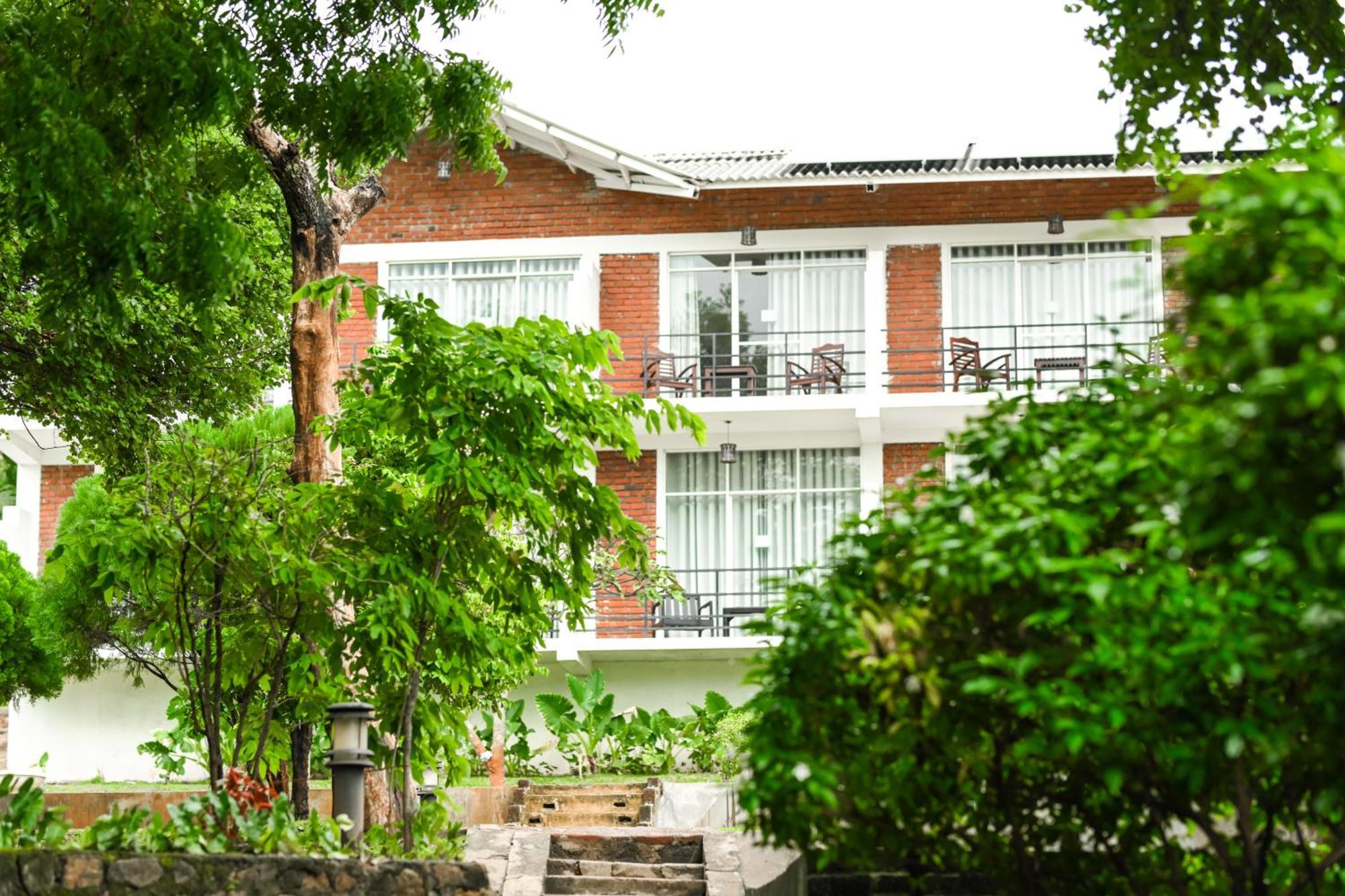 Agbo Hotel Polonnaruwa Exteriör bild