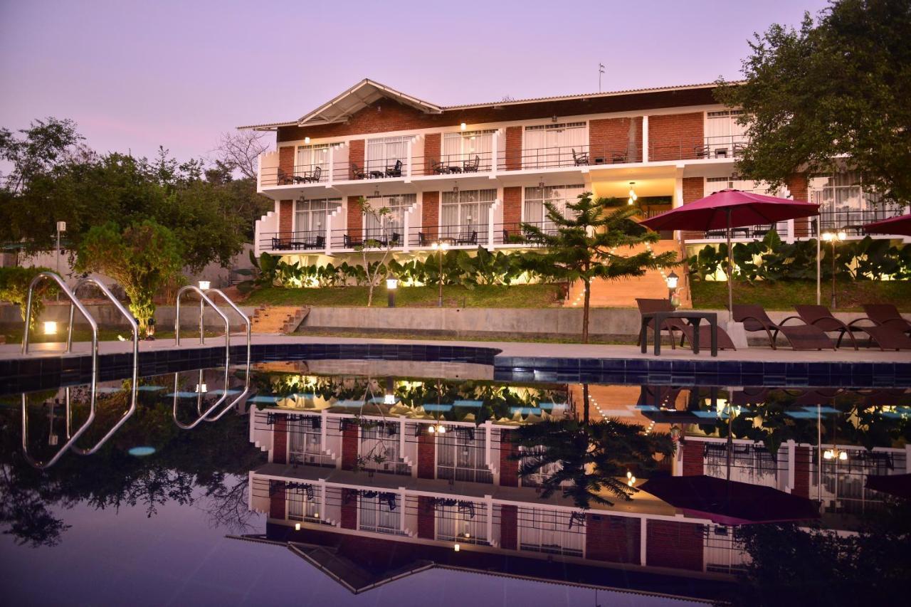 Agbo Hotel Polonnaruwa Exteriör bild
